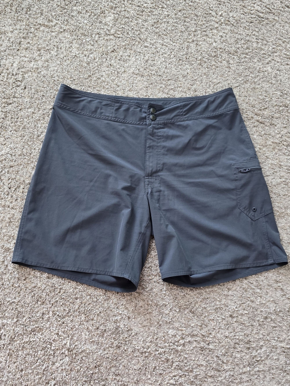 L.L.Bean Women’s Cargo Hiking Shorts Stretch Size 12 Gray UPF 50+ Zip Pocket